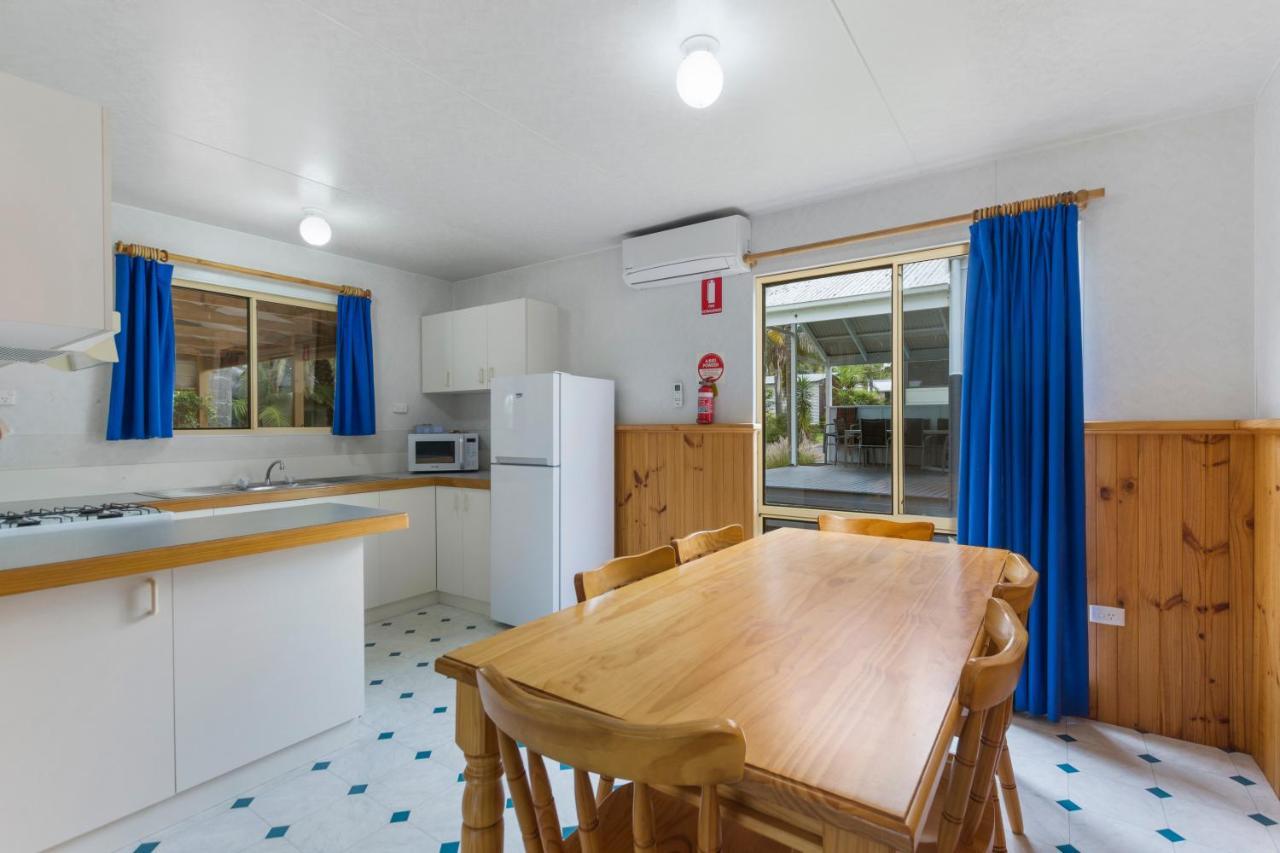 Wairo Beach Holiday Park Tabourie Lake Exterior photo