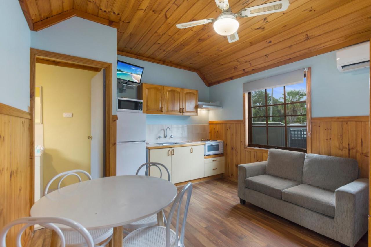 Wairo Beach Holiday Park Tabourie Lake Exterior photo